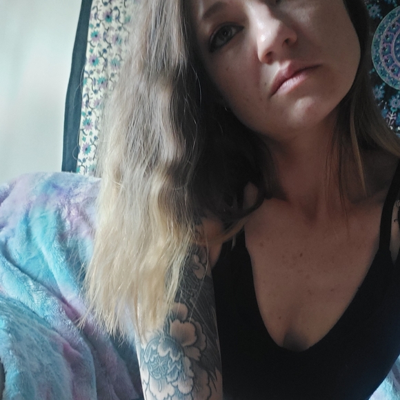 Meet your Posher, Kailee - Picture 2 of 2